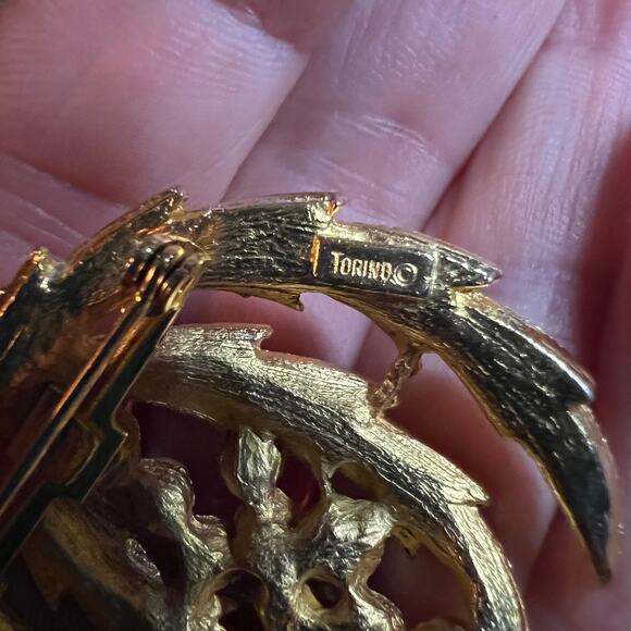 Vintage Torino gold tone vine leaf faux pearl brooch MCM fashion costume jewelry - Picture 3 of 4